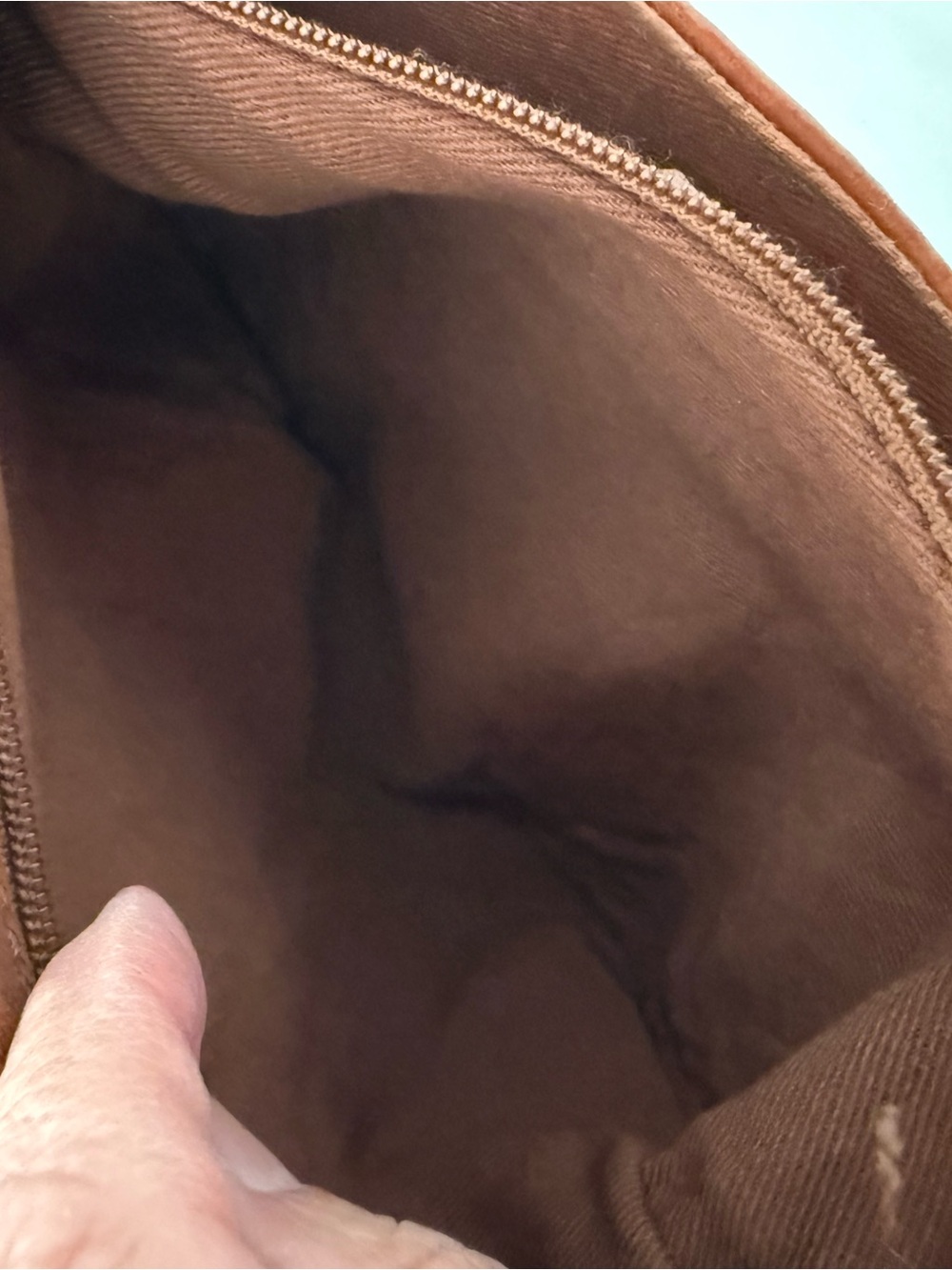 Classic Saddle-Style Brown Leather Crossbody Bag - Picture 13 of 15